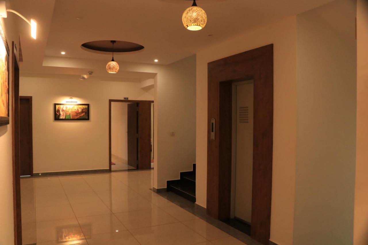 Hotel Viraj Residency Bhuj Bagian luar foto