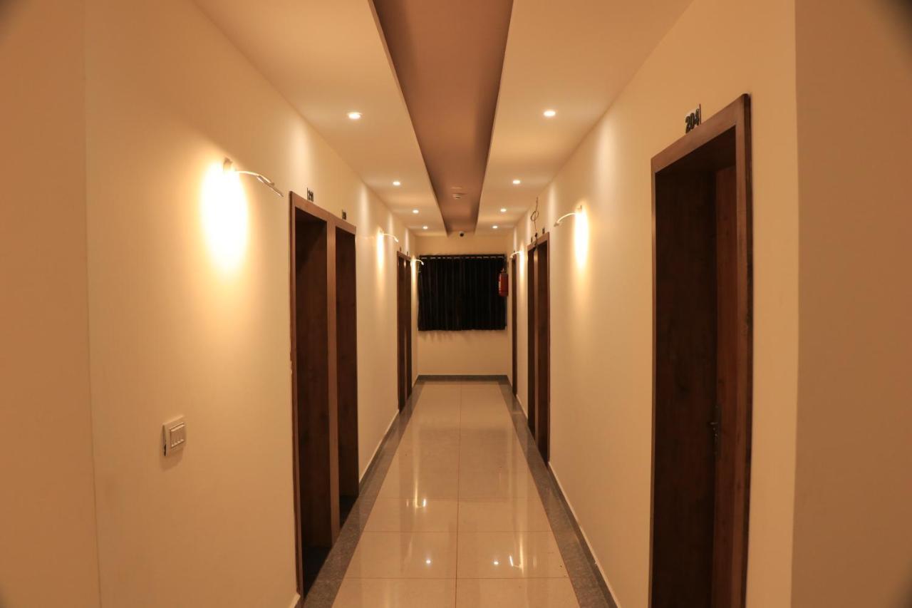 Hotel Viraj Residency Bhuj Bagian luar foto