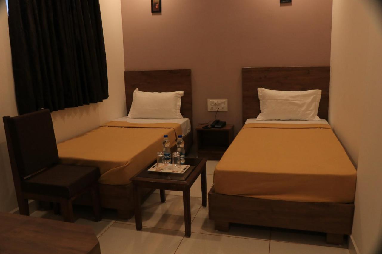 Hotel Viraj Residency Bhuj Bagian luar foto