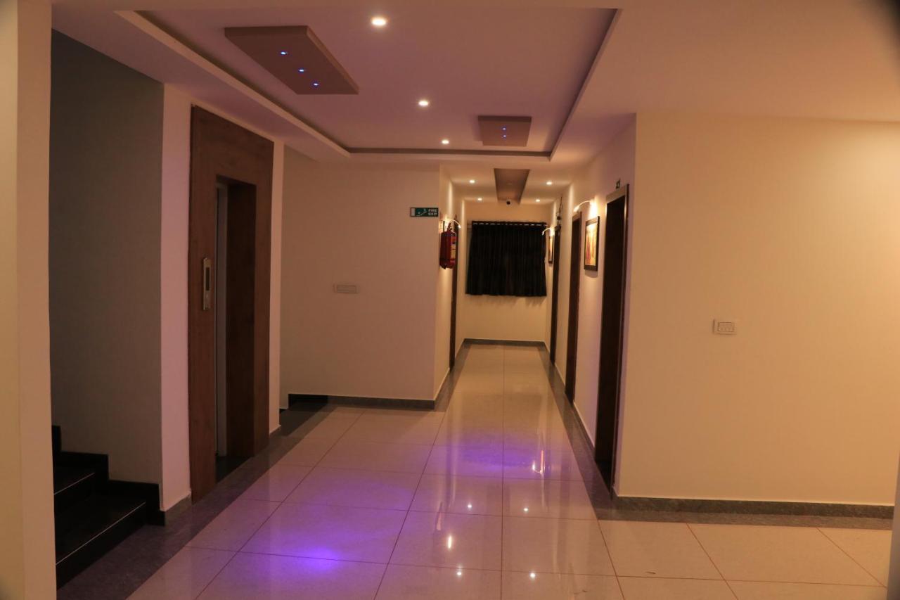 Hotel Viraj Residency Bhuj Bagian luar foto