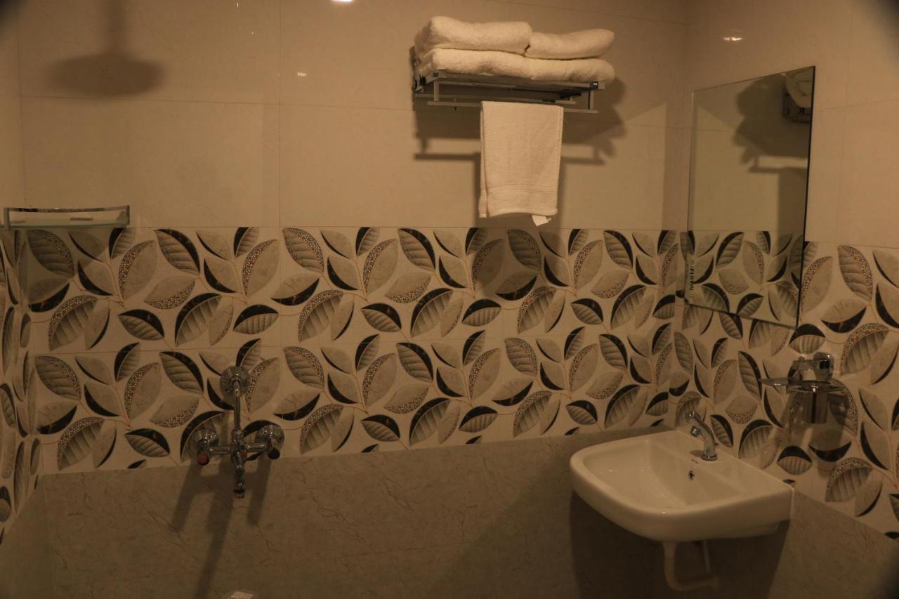 Hotel Viraj Residency Bhuj Bagian luar foto