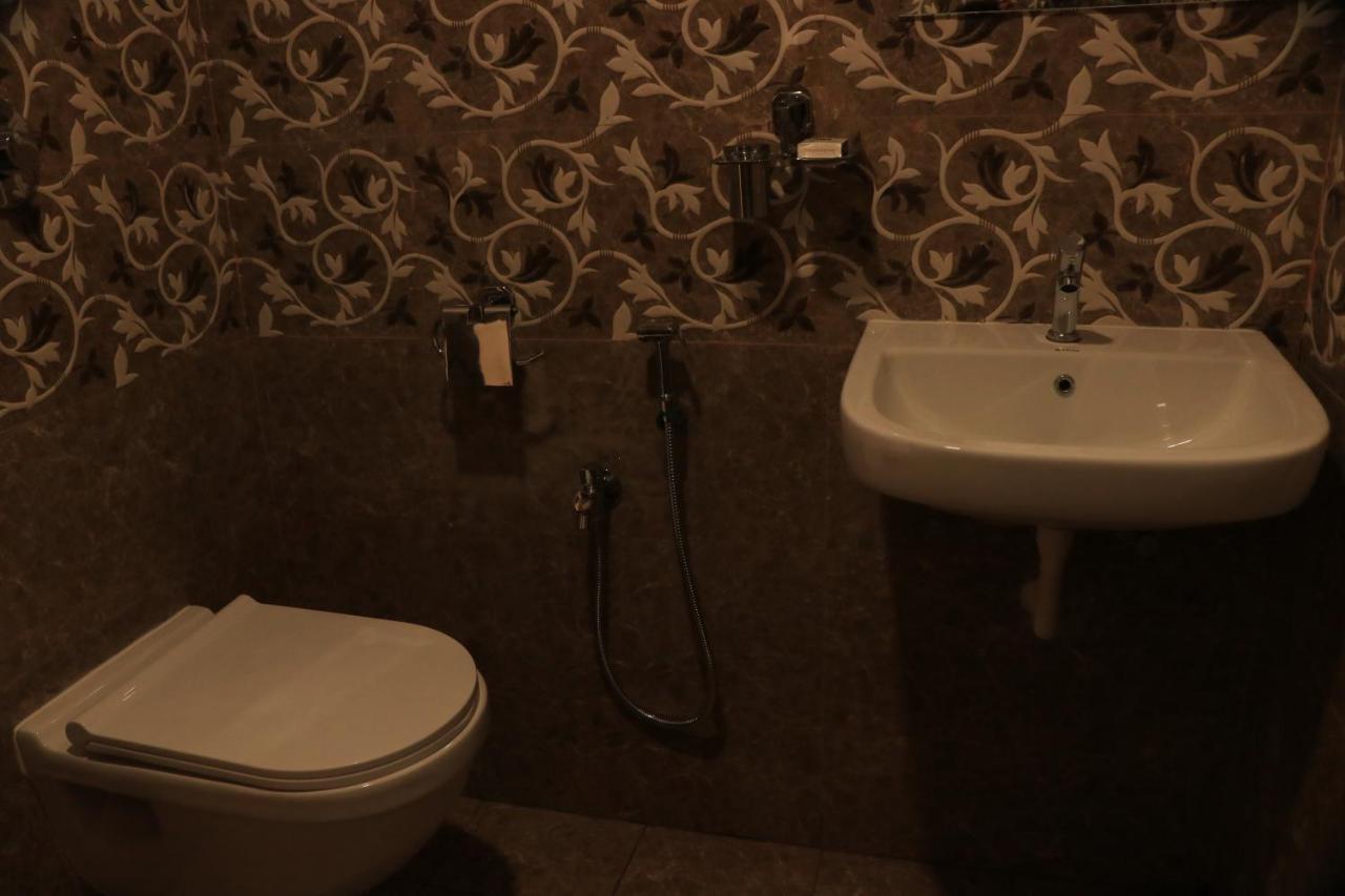 Hotel Viraj Residency Bhuj Bagian luar foto